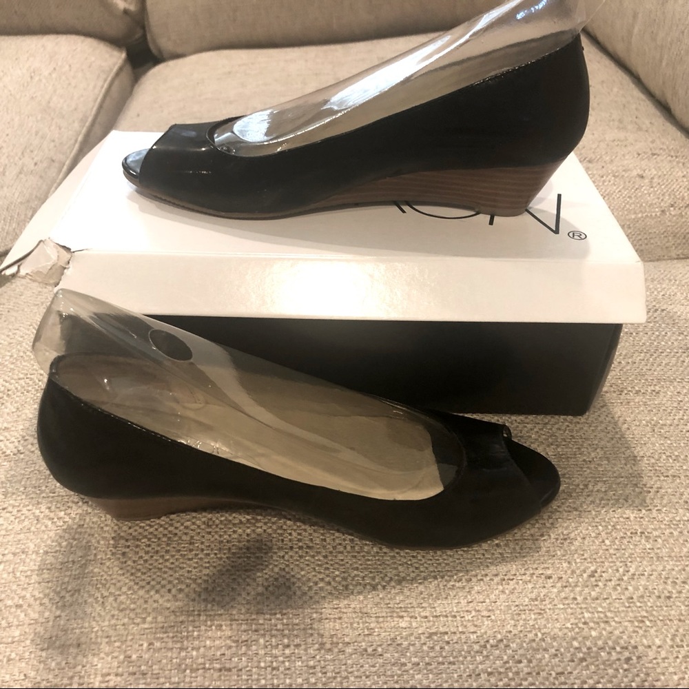 Black Patent Leather Peep Toe Shoes